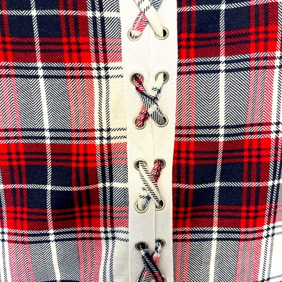 EDEN & OLIVIA BUTTON DOWN RED PLAID FLANNEL SHIRT TOP M LACE UP DETAIL DOWN BACK - Picture 2 of 8